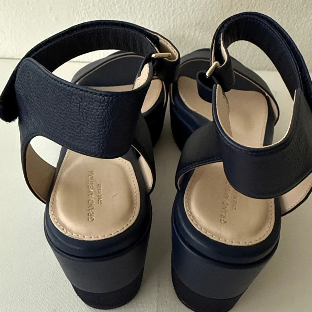 Elegant Navy Blue Cole Haan Women's Sandals - Picture 3 of 9